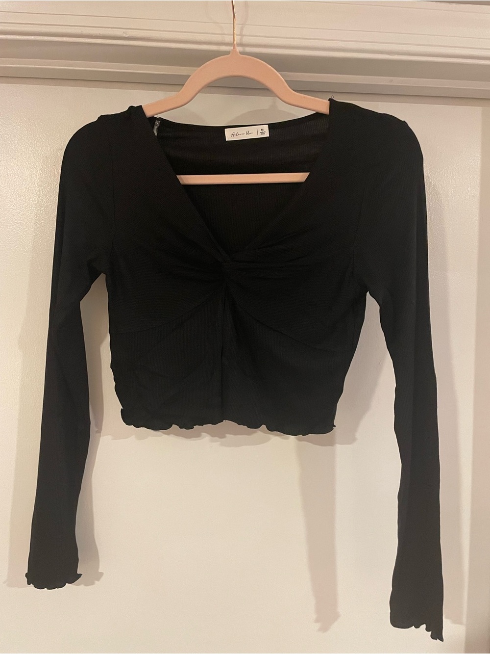 Active User Long Sleeve Twist-Front Flyaway Cropped Top - M